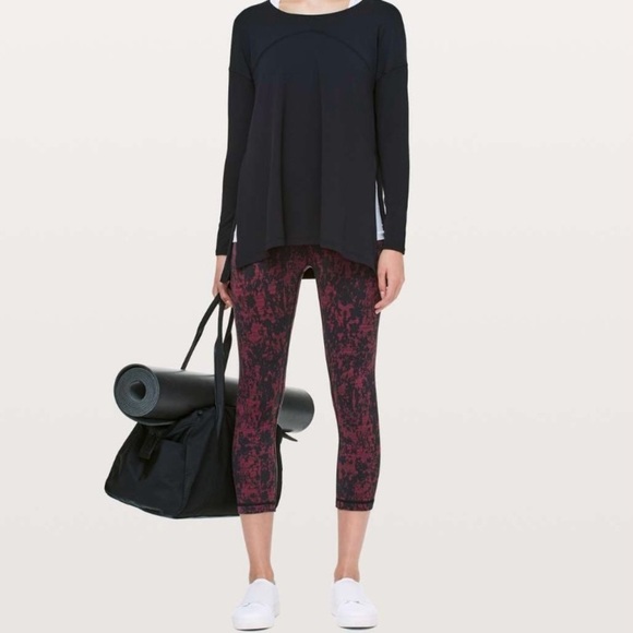 Lululemon 8 Wunder Under Crop (Hi-Rise) 21"
Scatter Blossom Jacquard Garnet Blk - Picture 8 of 12